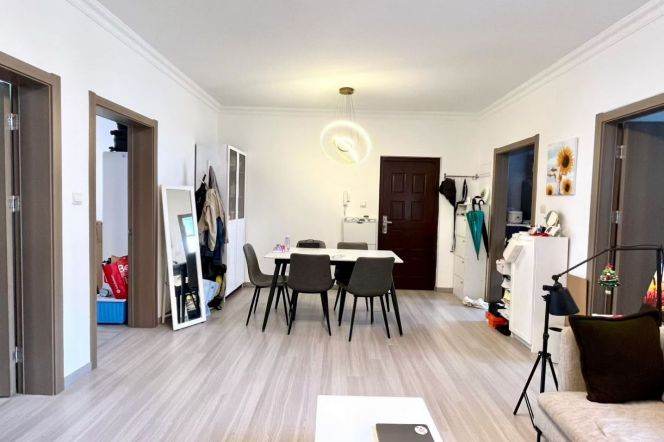 Suzhou creek 2 br high rise/nice compound only 11K