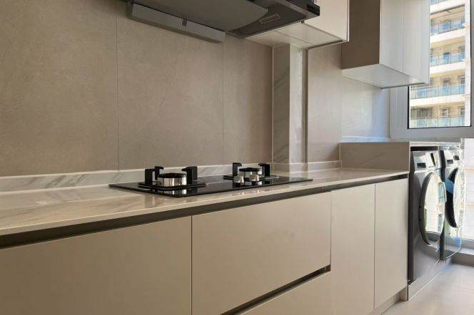 By the Suzhou River, with a dry-wet separated bathtub, at Zhongtan Road Station of Metro Lines 3- 4