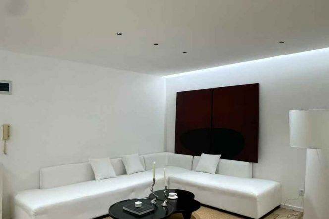 Caoxi rd/spacious 2br 2lr@L3,elevator/bright room/big living room