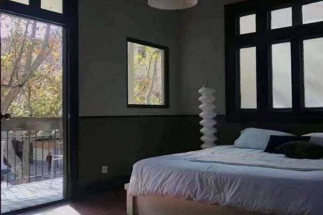 Wutong District, with greenery visible through the window, L7-9 Zhaojiabang Road subway Station