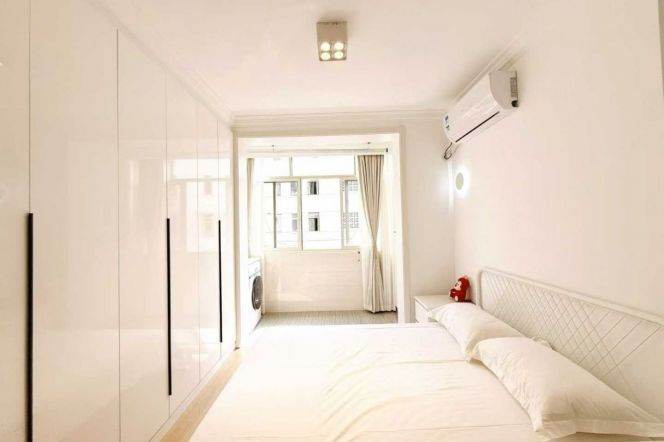 Caoyang rd 1BR 1LR@L3/4/11/14,bright room/balcony/nice location