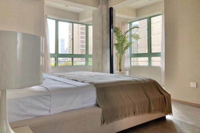 Nanjing West Road Elevator building, large 3-bedroom apartment, quality floor heating configuration