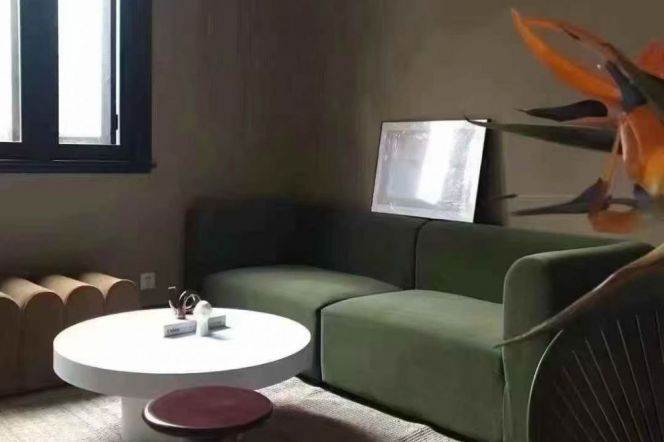 Wutong District, with greenery visible through the window, L7-9 Zhaojiabang Road subway Station