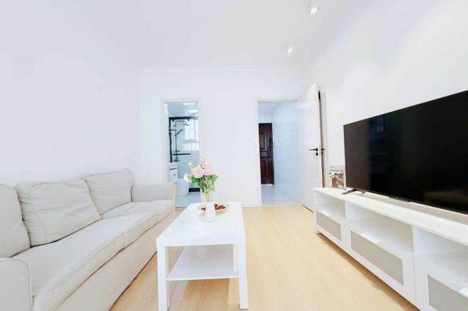 Caoyang rd 1BR 1LR@L3/4/11/14,bright room/balcony/nice location