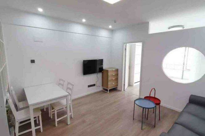 Changshou rd 1br 2lr@L7/13,elevator/brand furniture/nice location