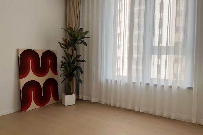 By the Suzhou River, with a dry-wet separated bathtub, at Zhongtan Road Station of Metro Lines 3- 4