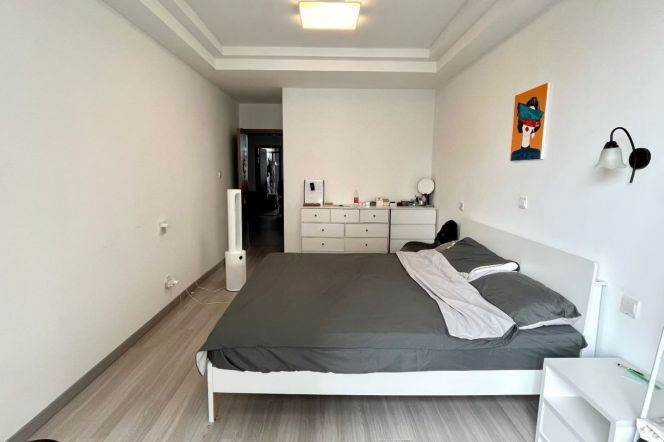 Suzhou creek 2 br high rise/nice compound only 11K