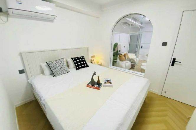 Zhongshan park 1BR 1LR@L2/3/4,central AC/oven/bright room