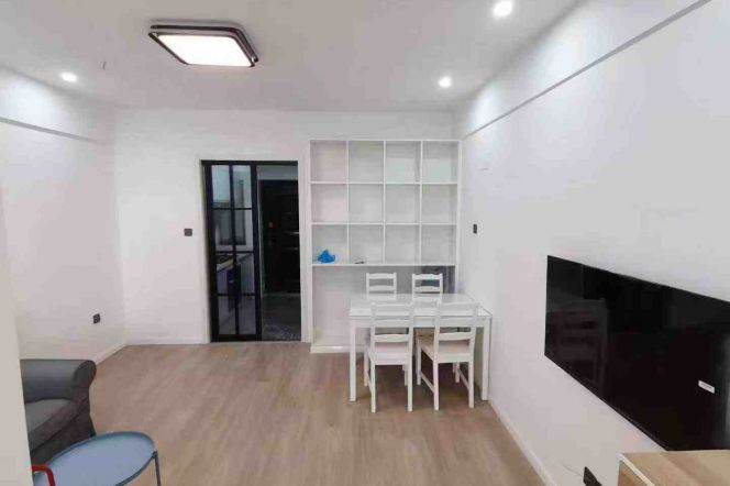 Changshou rd 1br 2lr@L7/13,elevator/brand furniture/nice location