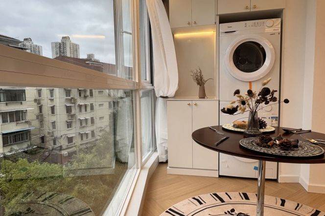 Well-decorated 1Br Apartment @ Zhongshan Park/Green compound