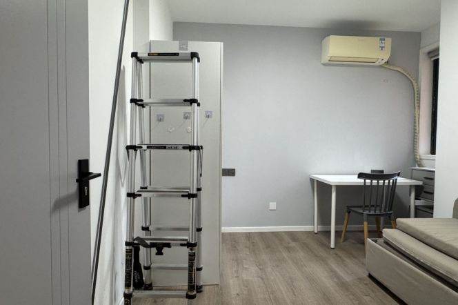 zhongshan park 2 br Apt &elevator &floor heating &balcony only 11.6K