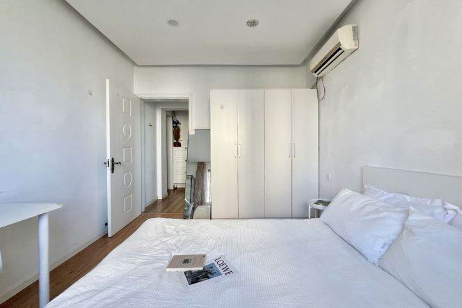 Jingan district,master bedroom near West Nanjing rd,private bathroom,close to ECNU/ESSCA