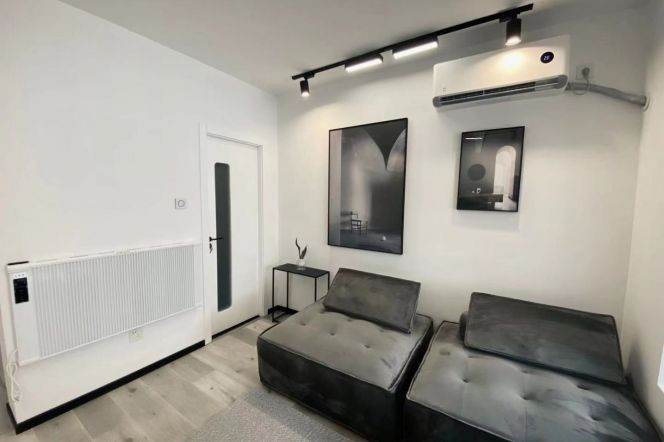 First landlord one bedroom apt with heating near L4/13 Jinshajiang Rd