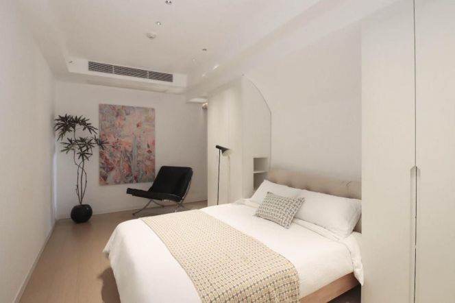 Modern 2 + 1 br in Jing'an, 5 mins to L 1/12/13 HanZhong Rd St.