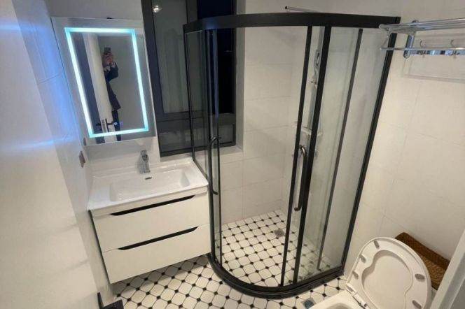 Furnished 1br w. elevator Jiaotong University