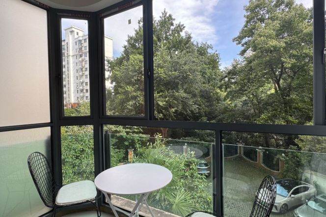 zhongshan park 2 br Apt &elevator &floor heating &balcony only 11.6K