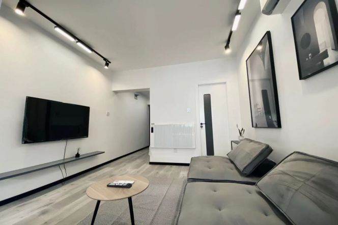 First landlord one bedroom apt with heating near L4/13 Jinshajiang Rd