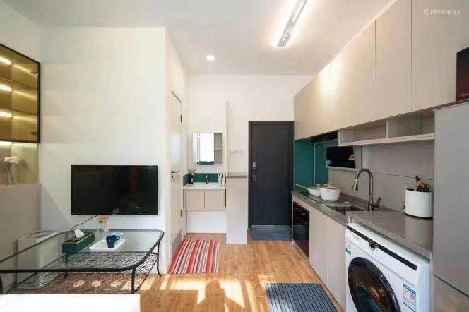 Cozy & Birght 1 br in HuangPu on HuaiHai Rd. 5 mins to L 1 HuangPi Rd(S) St. next XinTianDi