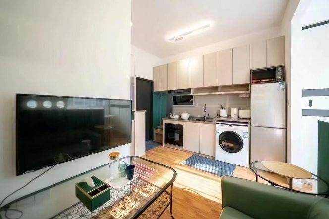 Cozy & Birght 1 br in HuangPu on HuaiHai Rd. 5 mins to L 1 HuangPi Rd(S) St. next XinTianDi