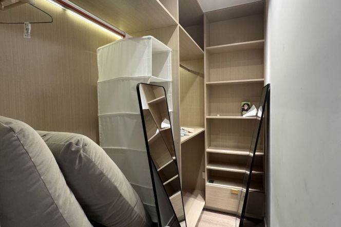 zhongshan park 2 br Apt &elevator &floor heating &balcony only 11.6K