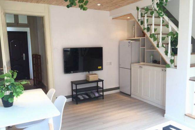 Cozy 1+1 Furnished People Square