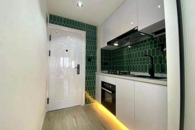 Newly 1br/2living & heating/oven @Loushanguan Rd & Line 2/15