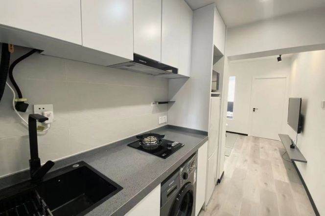 First landlord one bedroom apt with heating near L4/13 Jinshajiang Rd