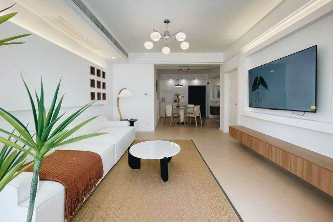 Huangpu, Brand new 2br ,floor heating, elevator, central AC,good compound 