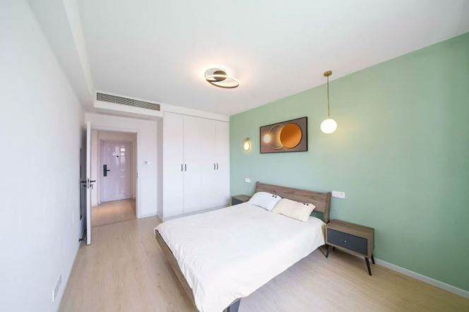 Bright  1BR ,south facing Elevator, wall heating  ,central AC, nr Suzhou Creek 