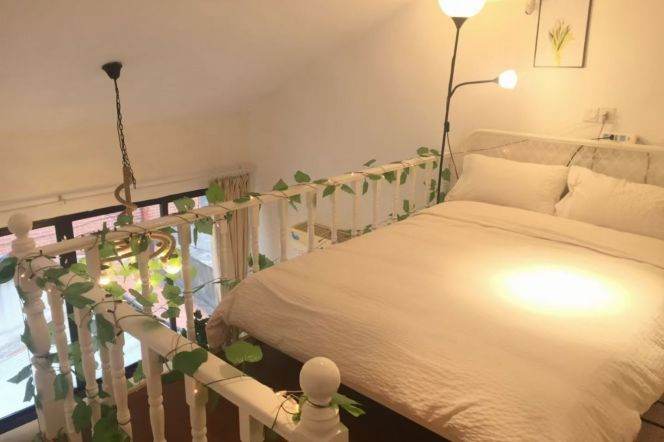 Cozy 1+1 Furnished People Square