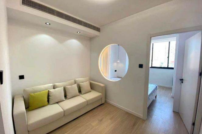 Newly 1br/2living & heating/oven @Loushanguan Rd & Line 2/15