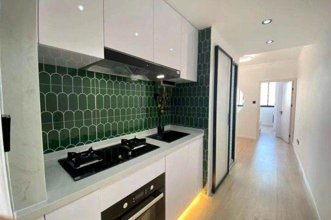 Newly 1br/2living & heating/oven @Loushanguan Rd & Line 2/15