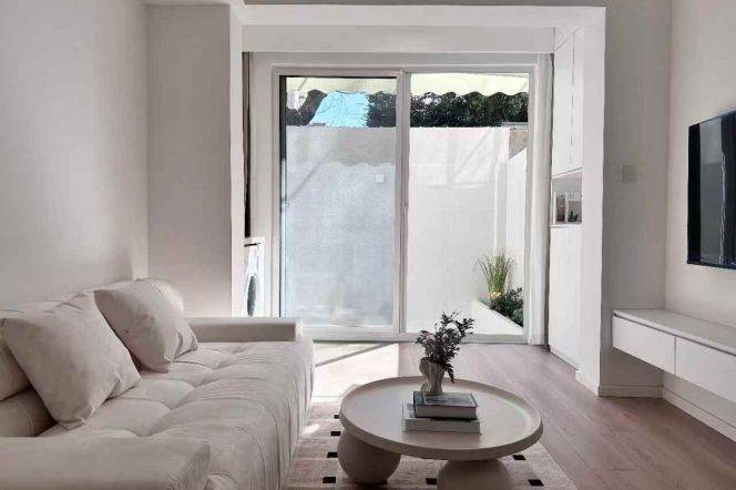 Hongqiao Rd Station 1Br with Yard Line10