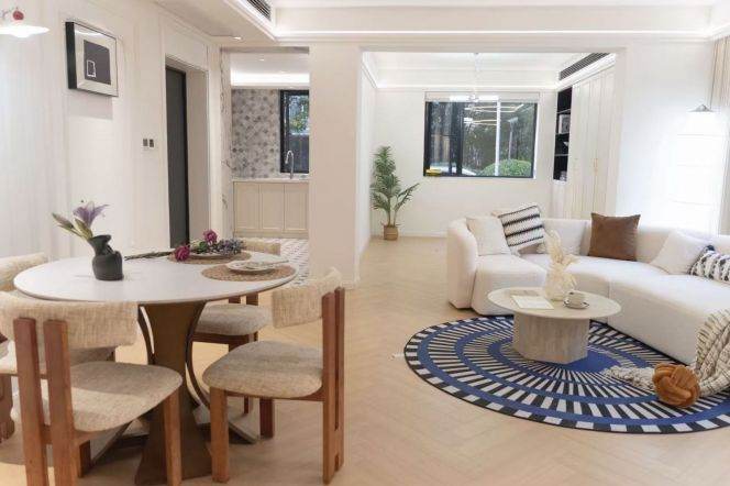 Hongqiao rd 2+1BR 2BATH with garden