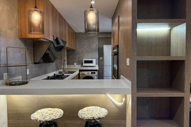 Hengshan rd 1BR elevator  / Balcony /  Spacious / Bright / Modern/Good view / Clean