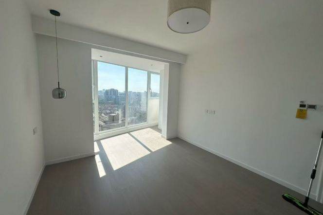 High-rise 2br/2bt Flat close to Hongqiao Road