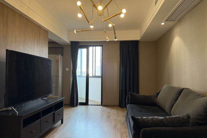 Hengshan rd 1BR elevator  / Balcony /  Spacious / Bright / Modern/Good view / Clean