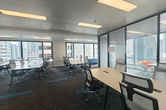 194sqm furnished office W Nanjing Rd4