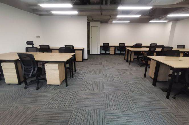 Office Space in Changning with Partition for Boss/Meeting: 32 Workstations, Fine Decoration