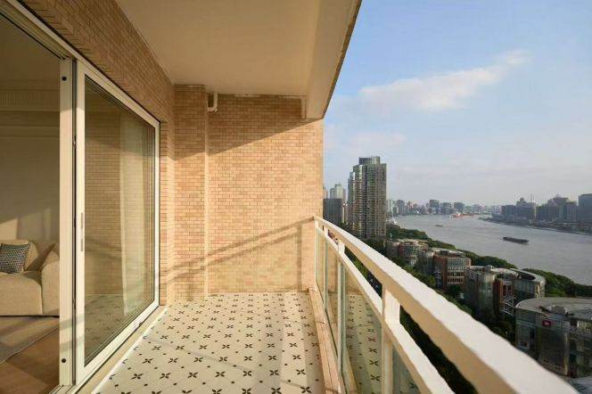 brand new 3brs perfect river view ,floor heating ,open balcony beside Huangpu river IFC