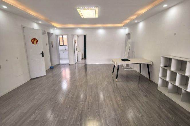 125sqm 3br 2baths apt @Hongmei Rd  9k     Line10    