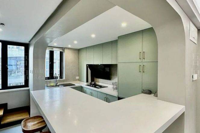 Wukang Road/Xingguo Road, 30-square-meter terrace, Jiaotong University Station of Metro L 10-11