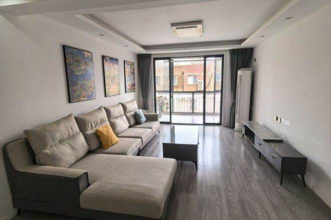 125sqm 3br 2baths apt @Hongmei Rd  9k     Line10    