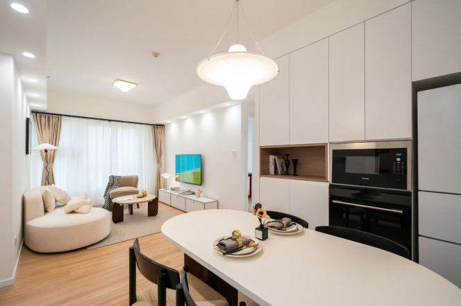 Kerry Center 2BR | Bright & Modern Residence