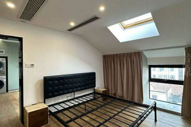 Wukang Road/Xingguo Road, 30-square-meter terrace, Jiaotong University Station of Metro L 10-11