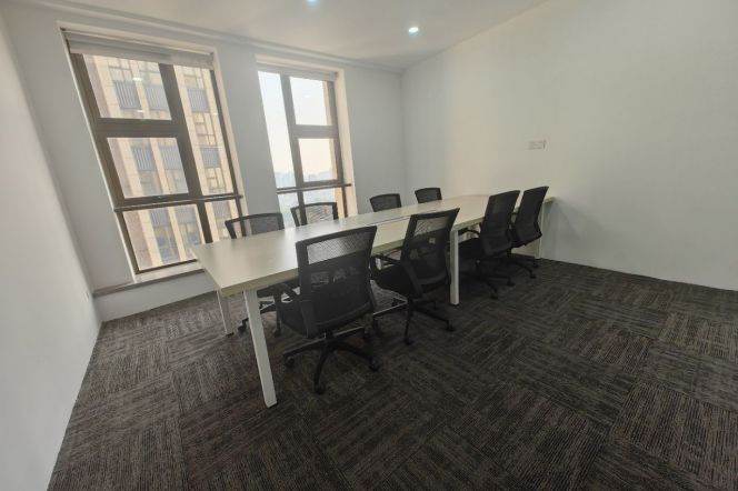 Fully Furnished Office with Dual-Side Lighting: 16 Workstations & Lounge