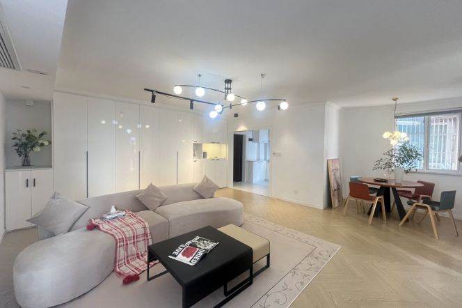 Spacious 2Br,good lighting,Nr Hong Qiao Rd staion,L3,4,10