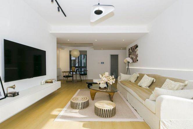 Brightly3brs2baths close to loushanguan rd