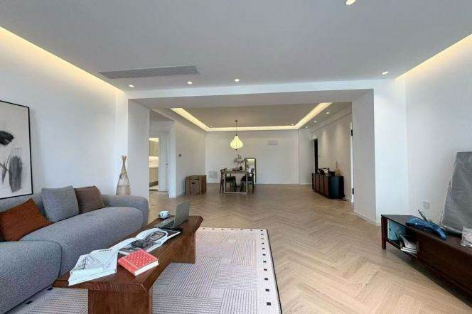 Wutong District, large 3-bedroom apartment, zero distance from Zhaojiabang Road subway Station