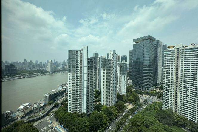 modern 6brs with big balcony in most popular compound Lujiazui huang pu river